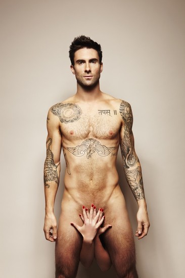 Maroon 5 S Adam Levine Gets Naked For Cancer Awareness