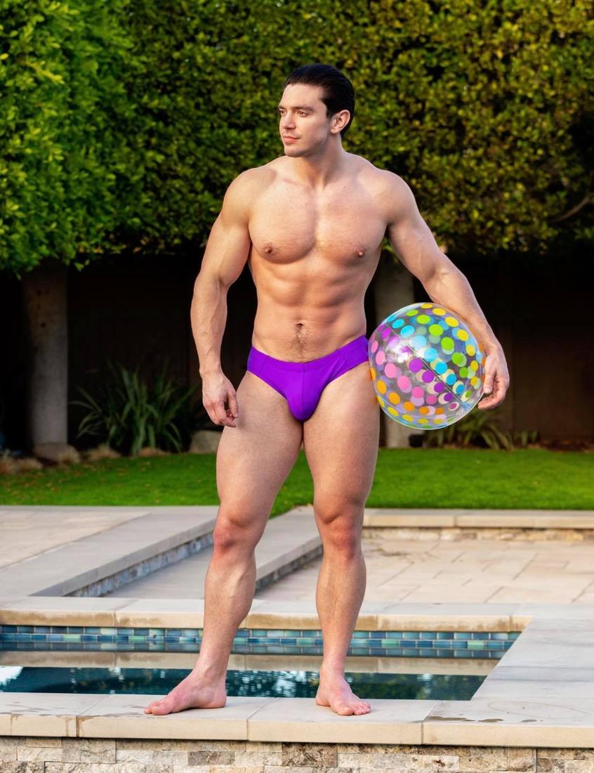 Talking underwear, swimwear, thongs and more with Steve Grand
