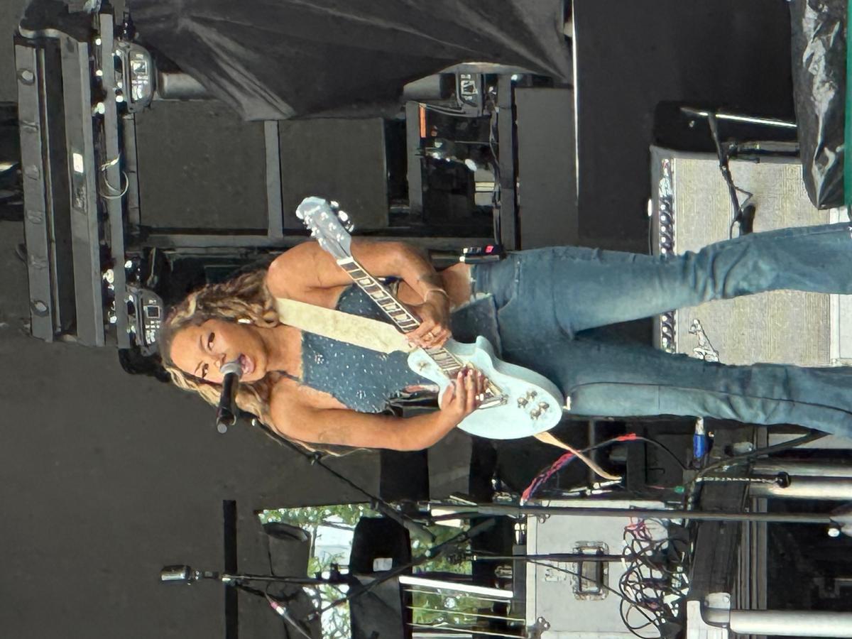 Singer Tanner Adell took over the Windy City Smokeout